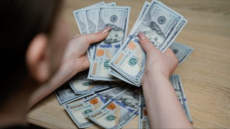 Конфіскація валюти: в Україні можуть відібрати долари і євро