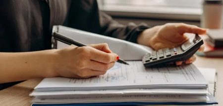В Україні за роботу вдома готові платити понад 40 тисяч: кого шукають
