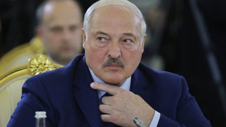Не впорався з вінком: прокляття Януковича спіткало Лукашенка