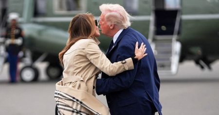 Папараці заскочили Дональда Трампа з дружиною Меланією за поцілунками в аеропорту