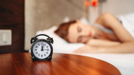Сон менш ніж 8 годин на добу “вбиває” організм: у чому причина