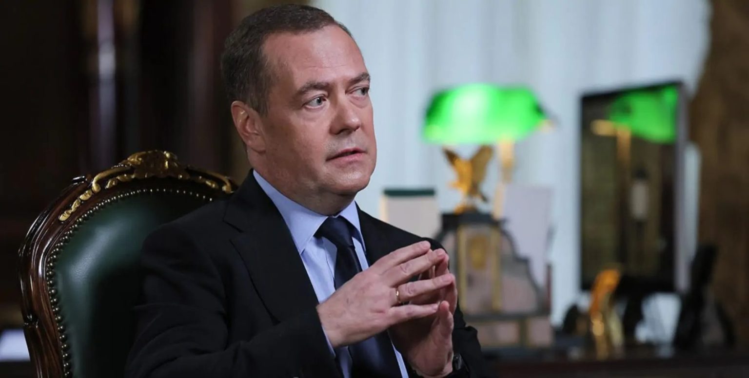 “Хто брав Берлін”: Медведєв накинувся на Трампа через святкування перемоги над нацизмом