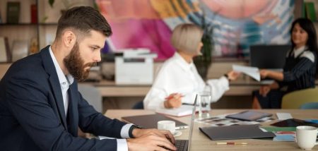 В українців у Польщі лишилося менше тижня: кому почнуть відмовляти в роботі
