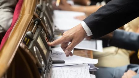 Рада хоче зобов’язати роботодавців платити пеню за кожен день затримки зарплати