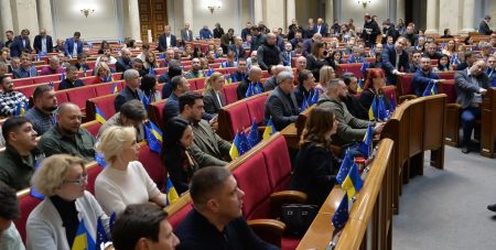 Найбагатший – Порошенко, “найбідніший” — Іванісов: рейтинг заможних депутатів Ради