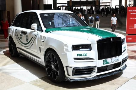 Поліція Дубая тепер їздитиме на Rolls-Royce Cullinan від Mansory
