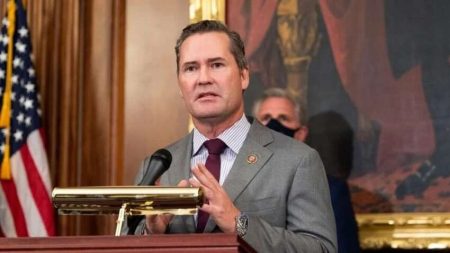 Волц став на перешкоді Трампу: ЗМІ пишуть про новий гучний скандал