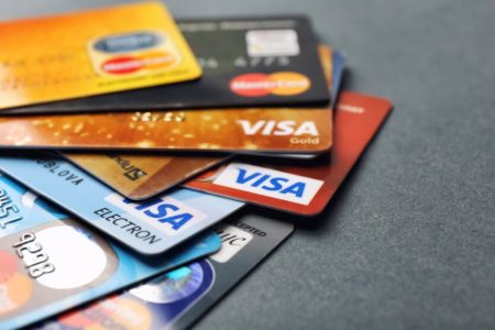 НБУ скасував ліміт на перекази між картками: що потрібно знати