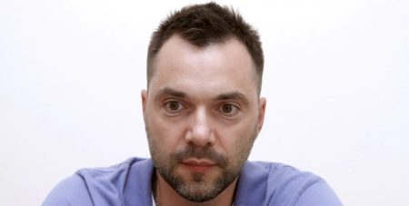 YouTube заблокував канал Арестовича: хто ще потрапив під санкції РНБО