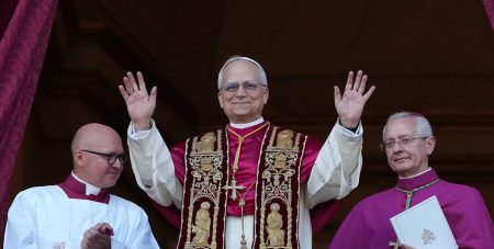 Скромний, але не жебрак: скільки заробляє Папа Римський