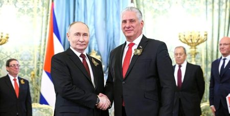 Путін дасть мільярд доларів Кубі за візит президента Діаса-Канеля на парад