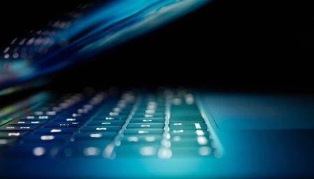 Apple повідомила про атаки хакерів на iPhone у 100 країнах: хто в небезпеці