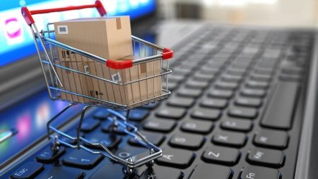 Усім, хто торгує в інтернеті: податкова вже виловила 11 тисяч українців