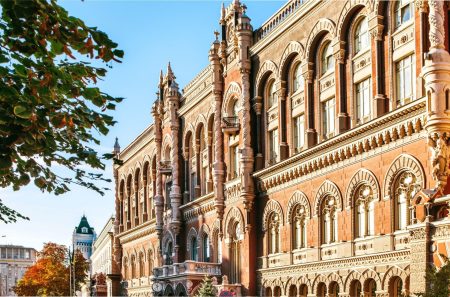 Нацбанк продає золоті 100 грн з особливим дизайном: який вигляд мають