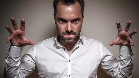 Арестович опинився у “чорному списку”: яке рішення підписав Зеленський