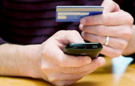 Посилити покарання: як Нацбанк хоче карати людей за перекази на карти