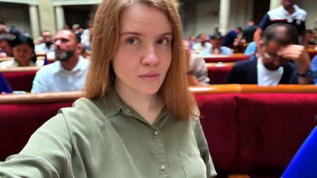 Безугла зробила заяву: “Половина нашої воюючої армії перебуває у СЗЧ”