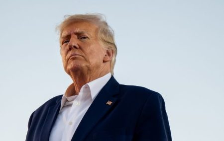 З технікою і феєрверком: Трамп проведе військовий парад у свій день народження