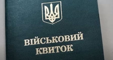 Мобілізація за кордоном, ТЦК, паспорти, військовий облік: українців, які виїхали, чекає “сюрприз”
