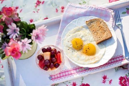 Як смажити яйця, щоб були смачні: кухарка назвала секретний інгредієнт