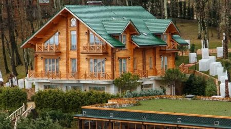 Янукович збудував нове “Межигір’я” в Сочі: фото