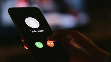Шахраї не прошмигнуть: як дізнатися, хто телефонував із невідомого номера