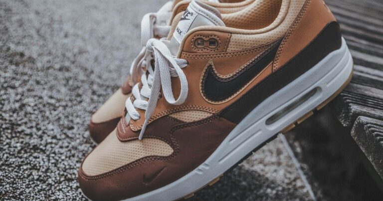 Справжній must-have цієї осені: коричневі кросівки — як їх носити та з чим поєднувати