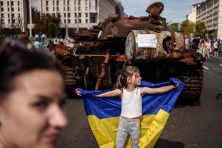 Понад 60% українців готові терпіти війну стільки, скільки потрібно, – опитування