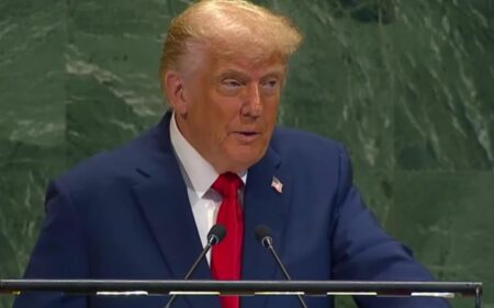Трамп дистанціюється від війни в Україні та “умиває руки”, – NYT
