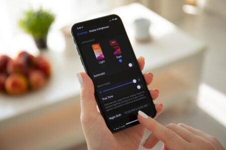 Названо простий лайфхак, який збільшить час роботи смартфона: лише одна дія