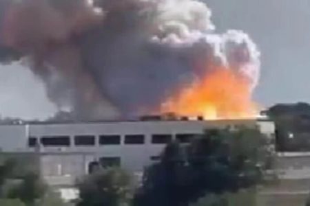 У США внаслідок вибухів на хімічному заводі спалахнула пожежа