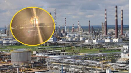 Дрони вдарили по одному з найбільших НПЗ у Росії: яскраві вибухи осяяли небо