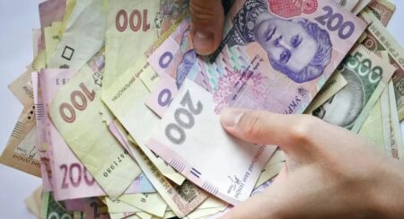 Багатьом українцям можуть виплатити одразу 10 пенсій: хто має право та як оформити