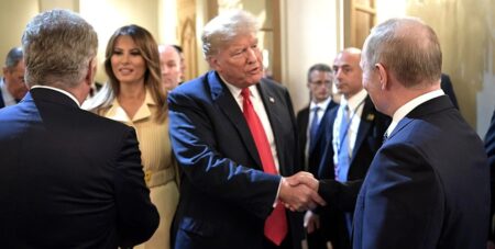 Санкції для Росії: Трамп розповів, як буде “жорстко душити” Путіна