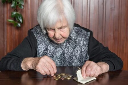 За межею бідності: українці масово стають жебраками