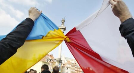 Українців, що отримують допомогу на дітей у Польщі, тепер перевірятимуть щомісячно