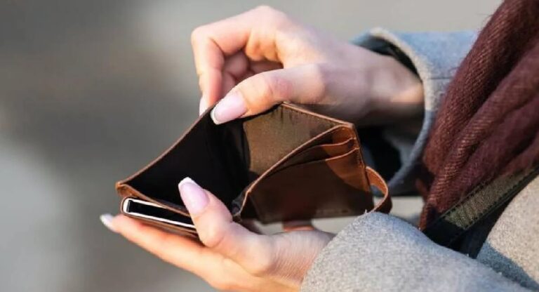 Мізерні зарплати та пенсії: у Раді назвали причину бідності українців