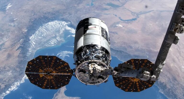 У космосі збився з курсу вантажний корабель, який віз їжу для астронавтів на МКС