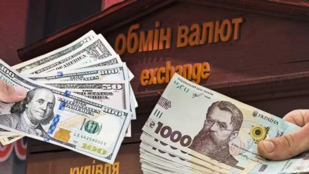 Українці масово здають валюту: що купують замість доларів і євро
