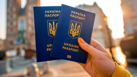 Нові умови виїзду за кордон для деяких українців: які зміни затвердив Кабмін