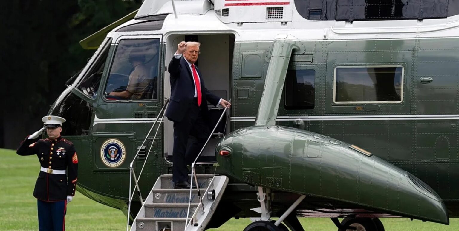 “В якості помсти”: чоловік навів лазерну указку на гелікоптер Трампа, його заарештували