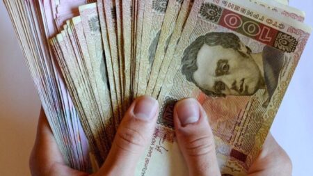 Єдина соціальна допомога замість п’яти виплат: хто отримає 4500 гривень через “Дію”