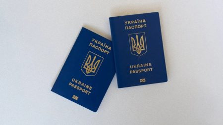 Чоловіки до 22 років: чи можна легально повернутися після незаконного виїзду