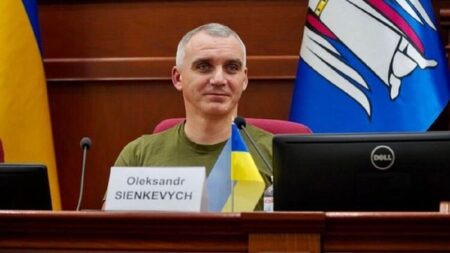 Чиновники закликають готувати дітей до війни з садочка, але своїх відправляють навчатися за кордон