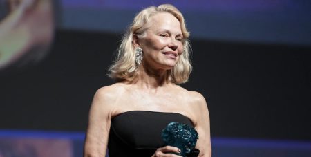 58-річна Памела Андерсон вийшла у світ без макіяжу