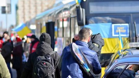 Українцям 18-22 років можуть закрити кордон: в Уряді зробили заяву