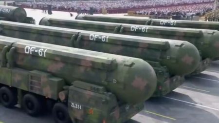 Сі похвалився на параді надзброєю: про що йдеться