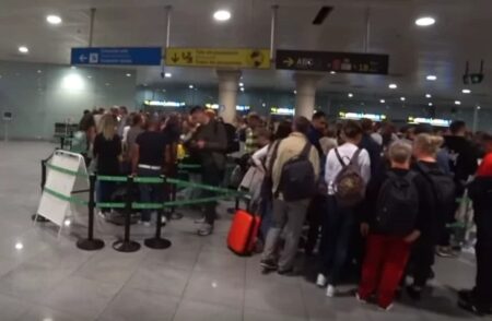 Кордон доведеться відкрити: українців попередили, кого і коли почнуть випускати