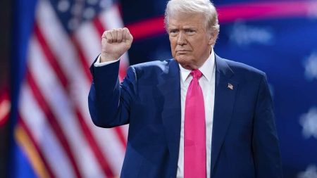 Залишилося місяців шість: синець на руці у Трампа обростає новими подробицями