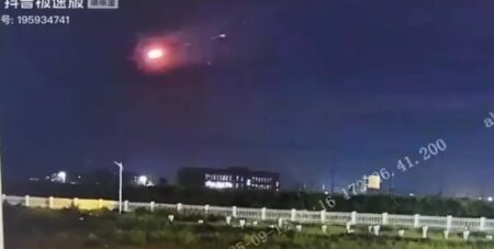 НЛО, ракета, чи метеорит: над Китаєм ППО збила таємничий об’єкт